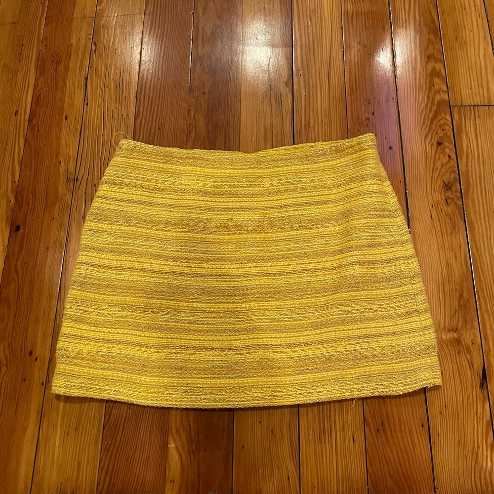 Alice & Olivia textured shimmery yellow mini skirt sz 8